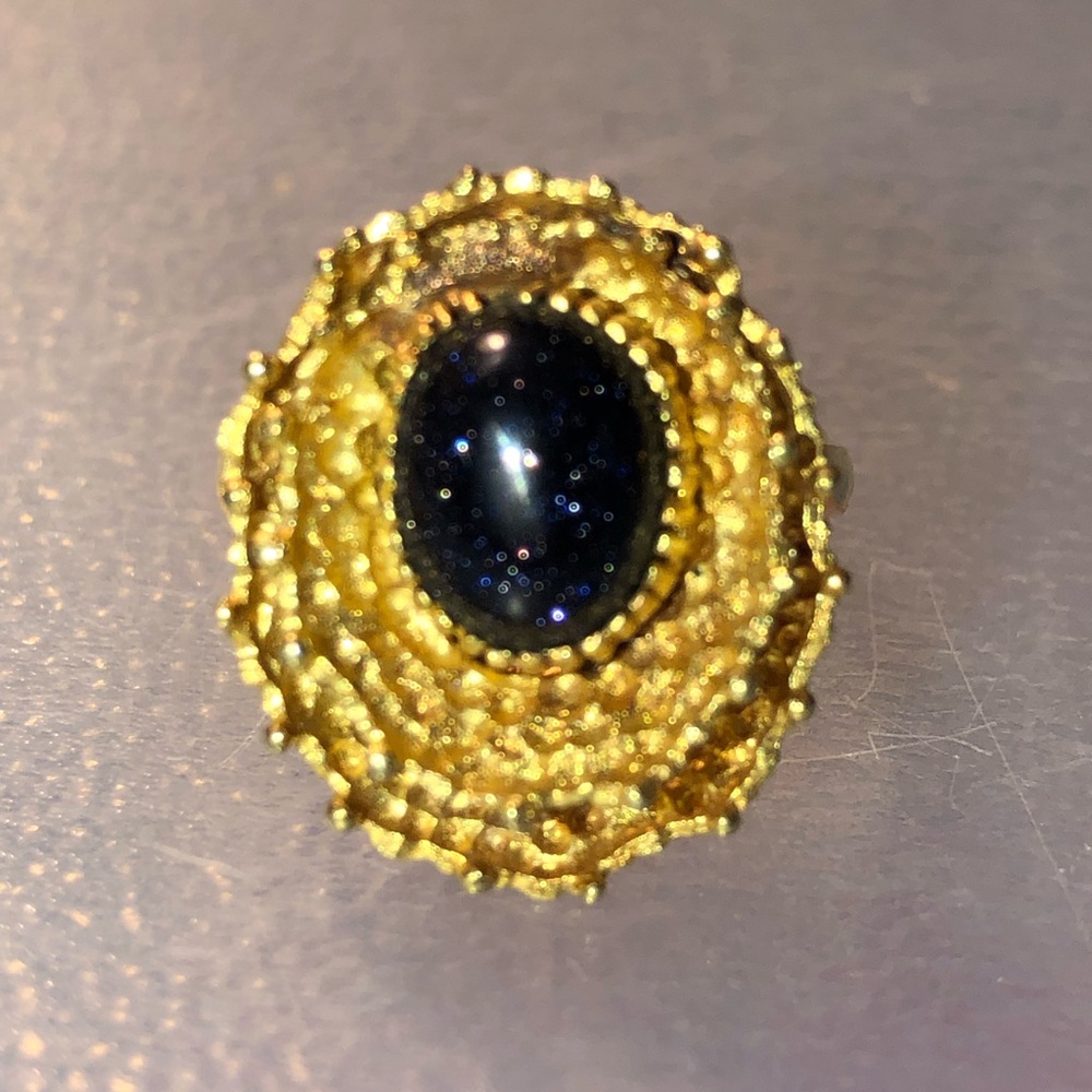 Onyx 18k gold ring